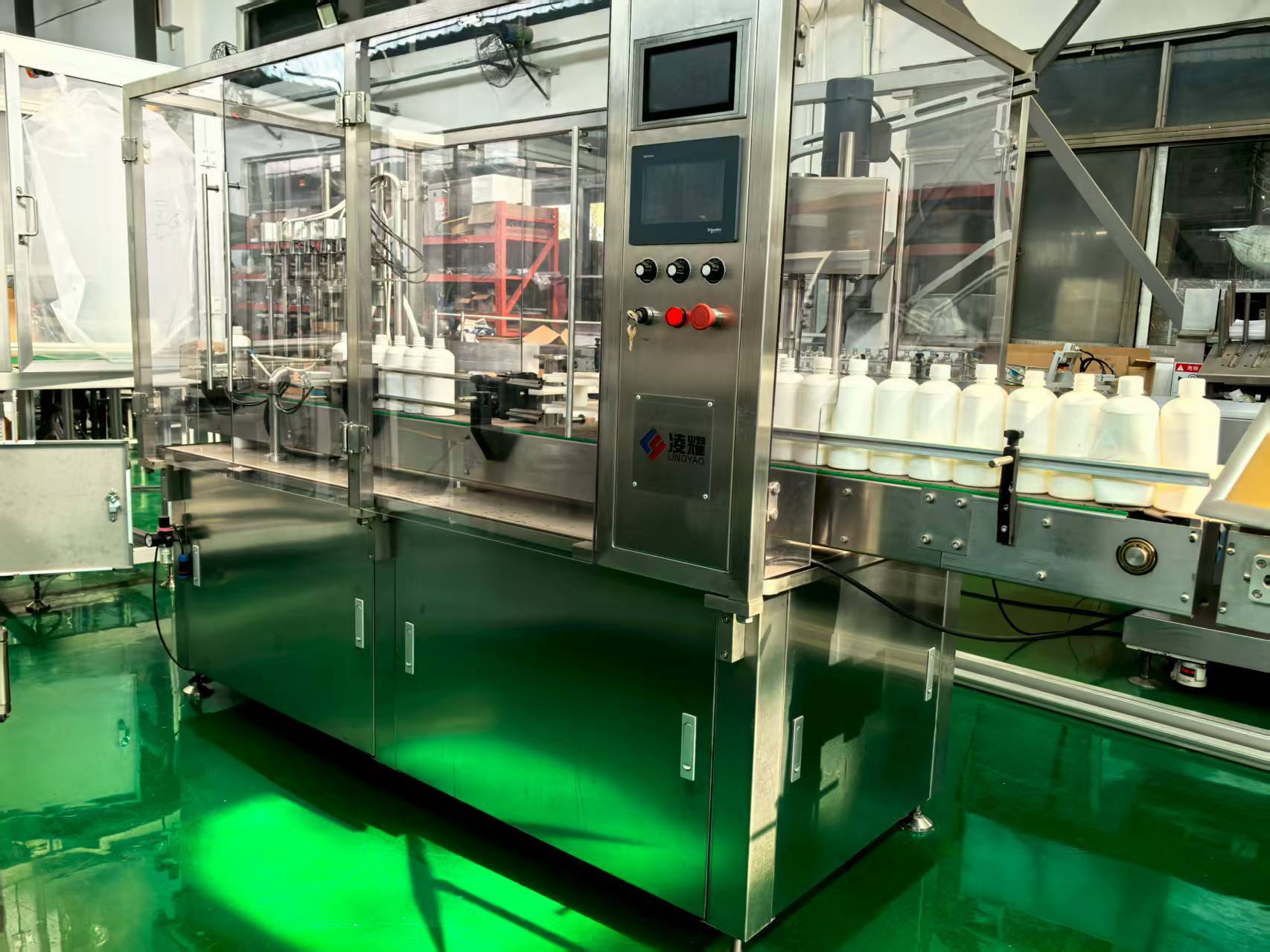 Derniers blogs de l'entreprise sur Analyse de la stabilité de la technologie du couple magnétique constant dans les processus d'emballage continu de 500 ml en Indonésie