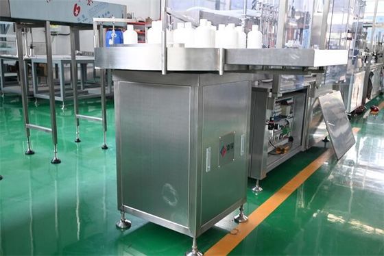 Un bon prix. Déchiffreur automatique de bouteilles pour les bouteilles cosmétiques de 20 à 1000 ml, pour le lavage des bouteilles, le déchiffrage, l'intégration de la ligne de remplissage en ligne