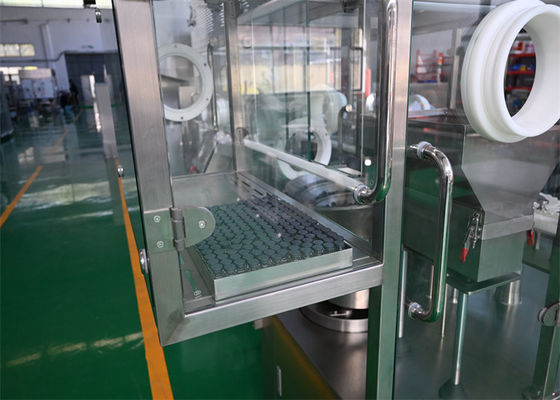 Solution automatique de remplissage et d'emballage de flacons de 2 à 100 ml: amélioration de la précision et du rendement dans la fabrication stérile