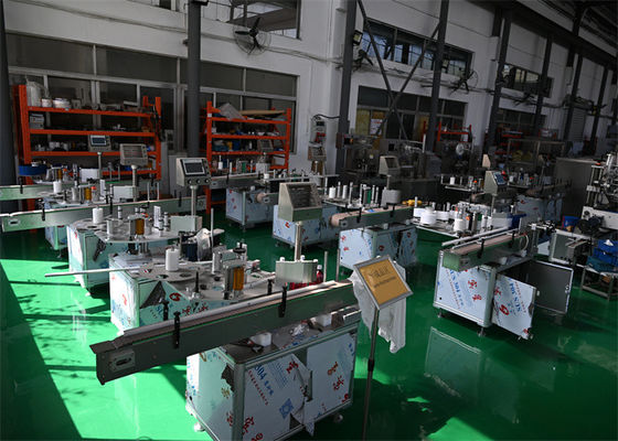 Machine d'étiquetage pharmaceutique pour bouteilles rondes, étiquetage vertical autoadhésif avec PLC
