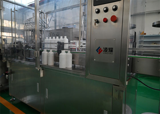 Machine de remplissage et de bouchonage de sirop à grande vitesse pour bouteilles de 50 à 500 ml, certifiée GMP et adaptable à plusieurs viscosités