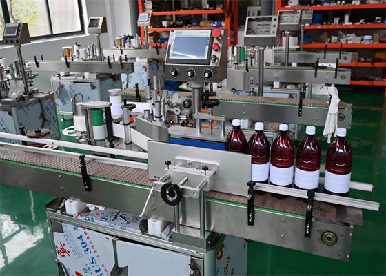 Un bon prix. Système de commande PLC Machine d'étiquetage automatique à plat pour 300-500 bouteilles/min en ligne