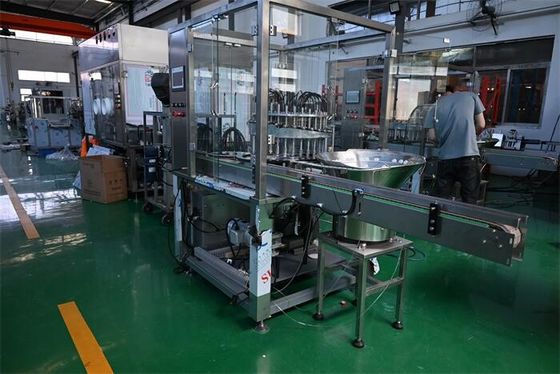 Machine de remplissage de bouchon de flacons pour les biopharmaceutiques avec système LAF et SIP, système CIP, certification CE conforme à la norme GMP