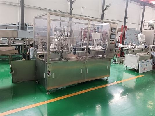 Machine de remplissage et d'enveloppe de flacons de précision polyvalente pour la production pharmaceutique en petits lots