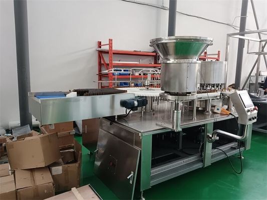 Ligne automatisée de remplissage et de bouchage de flacons à grande vitesse (300-500 BPM) Emballage de précision sans contamination pour les formulations des sciences de la vie à grande valeur