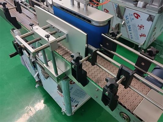 Un bon prix. Machine électrique d'étiquetage des produits pharmaceutiques pour étiquette standard Largeur 15-100 mm Hauteur et longueur 20-100 mm en ligne