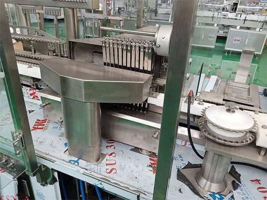 Un bon prix. Ligne de remplissage d' ampoules aseptiques pour les solutions d' atropine conforme aux normes GMP 26,000 BPH avec système de contrôle électronique intelligent avancé en ligne