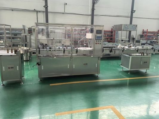 Machine de remplissage de liquide pharmaceutique de 30 à 500 ml pour les solutions antiseptiques Pompes à piston de haute précision, conception anti-gouttes, norme GMP