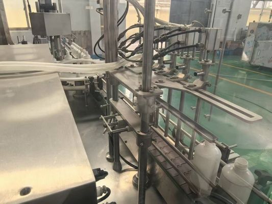Un bon prix. Machine de remplissage et de fermeture de flacons adhésifs en polyuréthane de 5 à 50 ml, de haute précision, résistante à la corrosion et prête à être utilisée dans l'industrie chimique en ligne