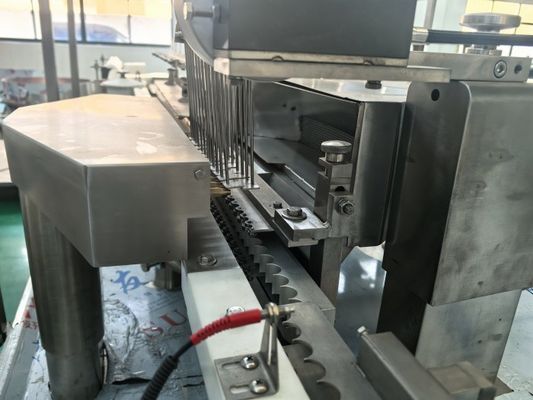 Machine de remplissage de flacons stériles, remplisseuse de flacons automatique — Remplissage entièrement automatique LYGZ-6/8/10 (2000-3500 BPH) pour liquides oraux, sérums et toniques