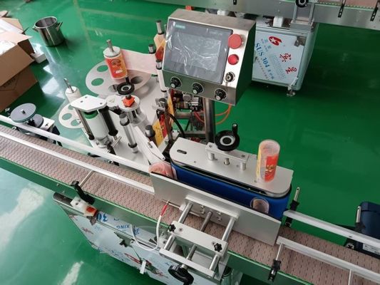 La machine d'étiquetage des autocollants pour bouteilles est entièrement automatique avec un code à ruban de carbone pour les contenants en verre et en plastique de 20 à 1500 ml