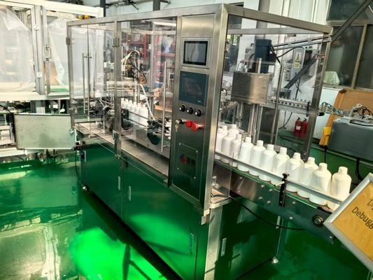 Machine de remplissage de liquide pour bouteilles en plastique/verre de 100-500 ml avec fonction automatique sans bouteille, sans lavage, sans pression, sans remplissage, sans couvercle, sans arrêt